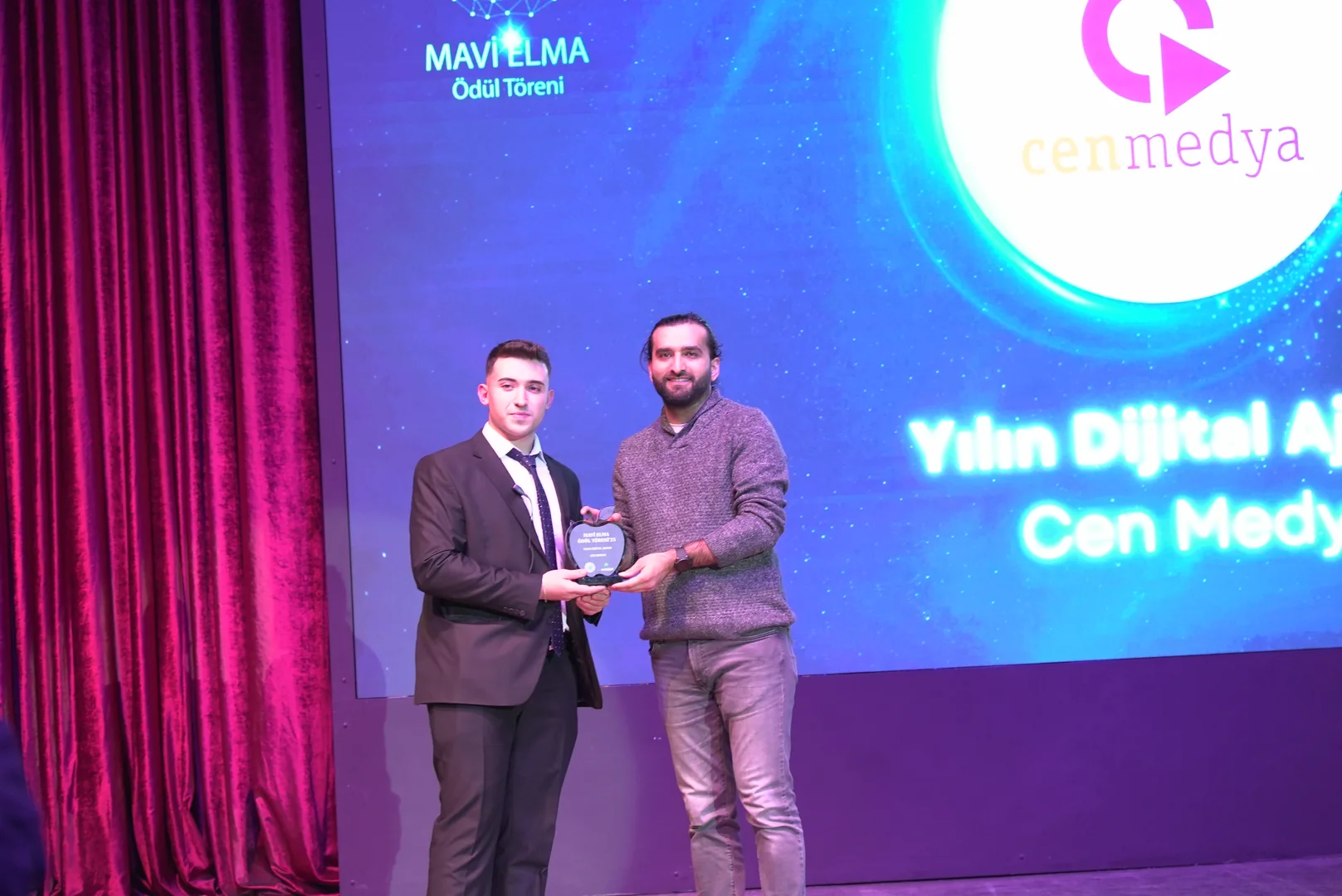 Cen Medya reçoit le prix Mavi Elma 2025 de la Meilleure agence digitale
